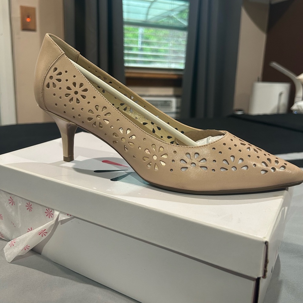 Elegant Tan Women's Heels